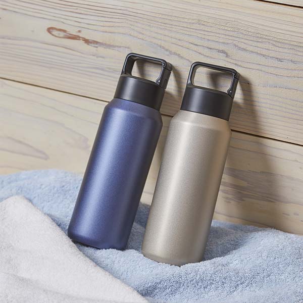 炭酸飲料対応 カラビナハンドル付きステンレスボトル 600ml | 記念品名